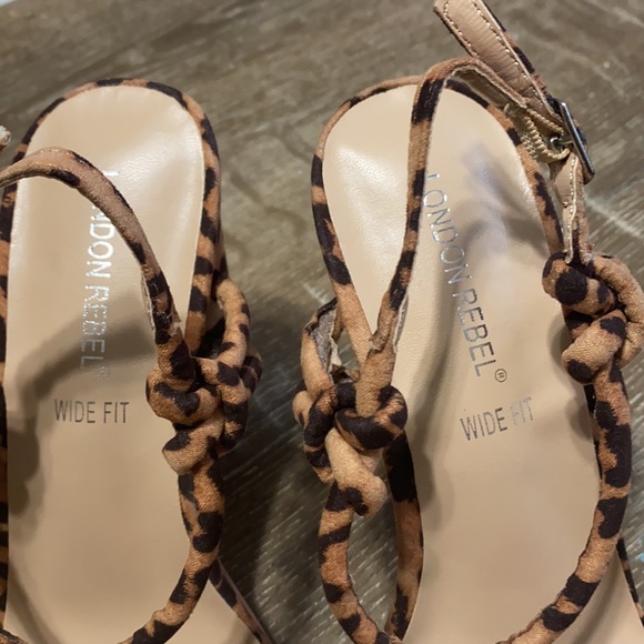 London Rebel wide fit strappy block heel Size 7 - Picture 11 of 11